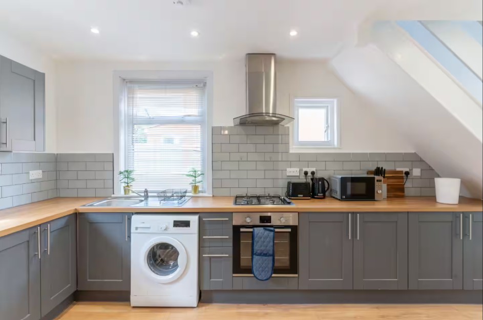 Kitchen at the 3-Bed House, Wordsworth Road