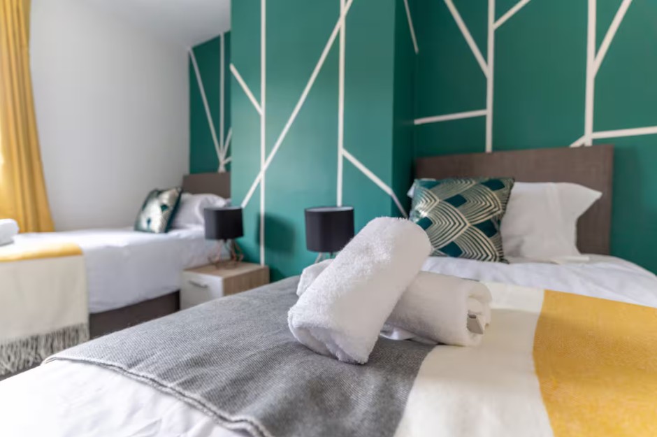 Twin Bedroom at the 3-Bed House, Wordsworth Road