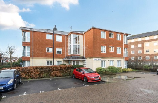 Property Exterior at the 2-Bed Ground Floor Apartment, Ocean Village